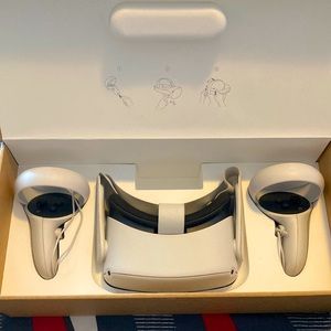 Oculus Quest 2 used once, comes with 5 games.